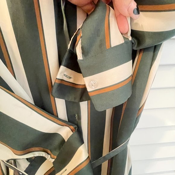 Vera Mode Long Sleeve Green Striped Satin Effect Mid Length Blouse - Picture 4 of 8